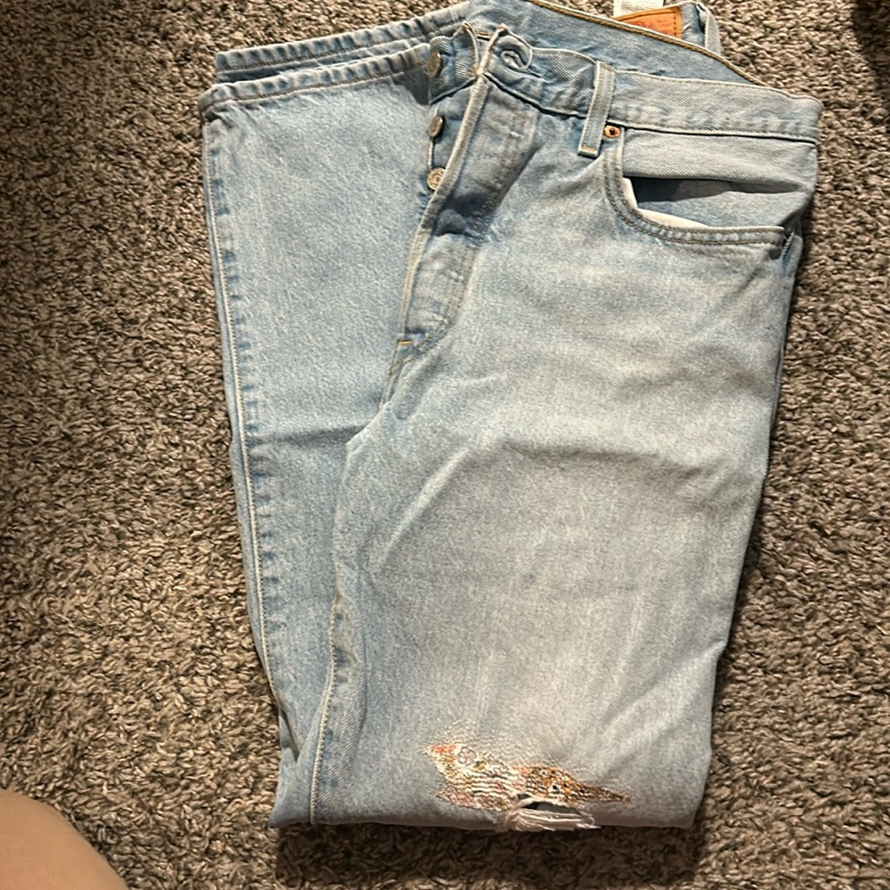 Levi ripped jeans